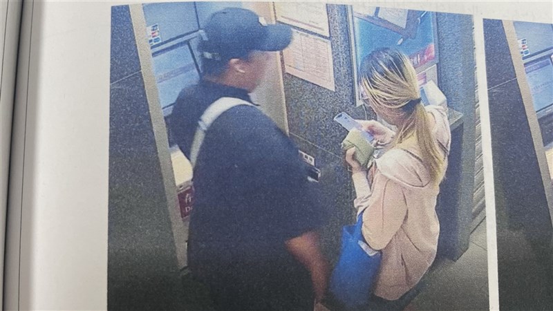 Pria Huang (kiri) dan kekasihnya Chuang, terdakwa penipuan serba-serbi tiket konser di Taiwan. (Sumber Foto : Kantor Kejaksaan Distrik Ciaotou)
