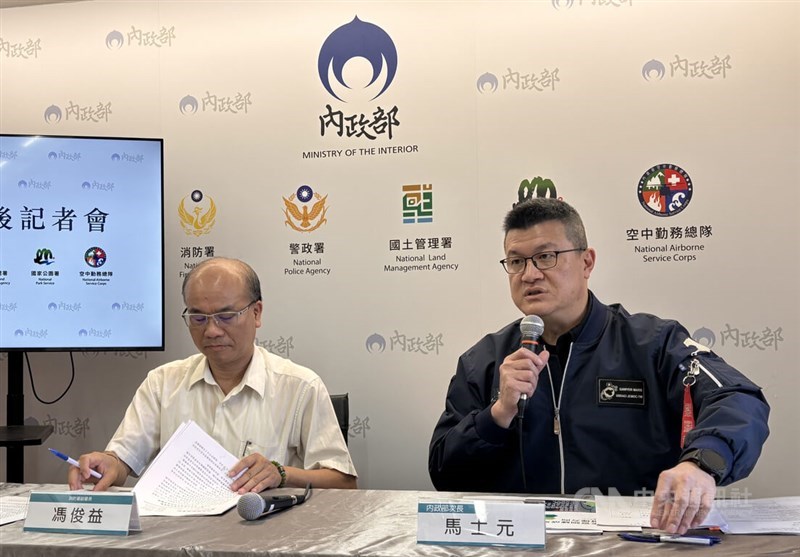 Wakil Menteri Dalam Negeri, Ma Shih-yuan (kanan) dan Wakil Direktur Jenderal Feng Chun-yi. (Sumber Foto : CNA, 28 Agustus 2025)