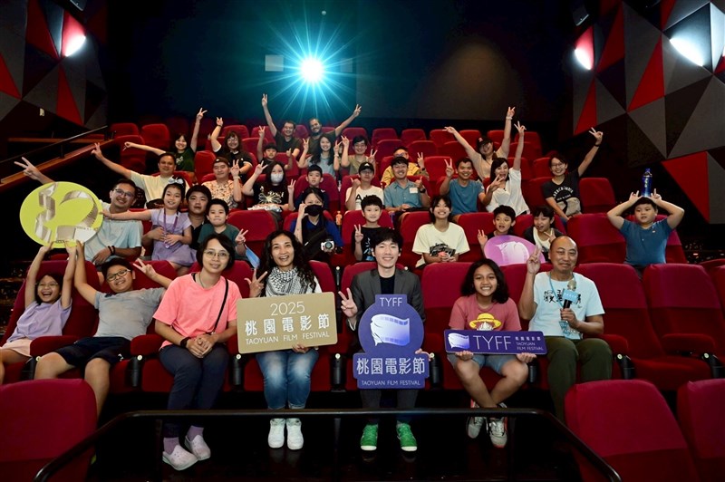 Film dokumenter panjang “Tuned In” karya sutradara Martin Rustandi, telah digelar World Premiere di Taoyuan Film. (Sumber Foto : Martin Rustandi)