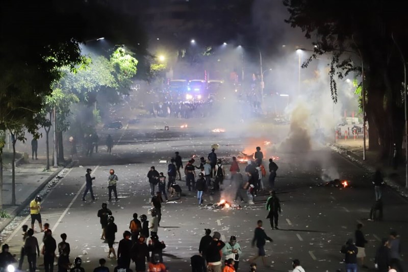 Warga Surabaya, Indonesia, turun ke jalan pada 30 Agustus. (Sumber Foto : Anadolu Agency)