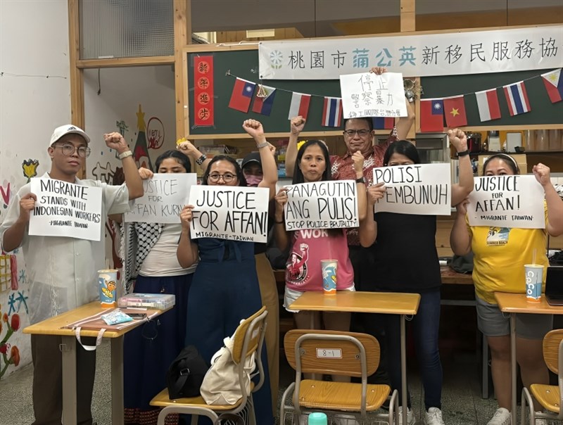 Migrante Taiwan melakukan aksi solidaritas terhadap demonstrasi di Indonesia baru-baru ini. (Sumber Foto : Migrante Taiwan)