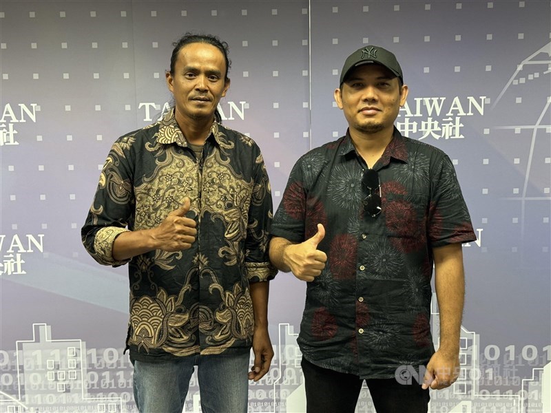 Dua aktivis dari organisasi Pantura. Kang Sule (kiri) dan Suparjo (kanan). (Sumber Foto : CNA)