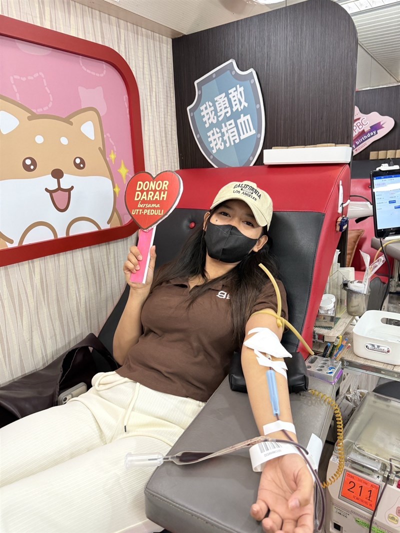 Salah satu pendonor yang memberikan sumbangsih pada kegiatan donor darah. (Sumber Foto : UTT Peduli).