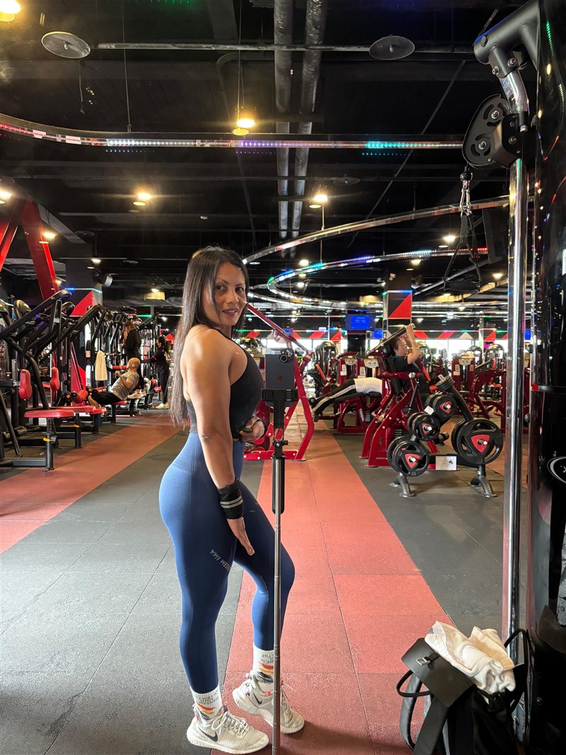 Yuli (43) salah satu pelatih kebugaran untuk PMI berolah raga. (Sumber Foto : Yuli).