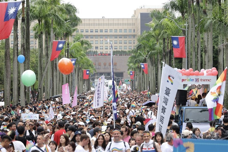 Taiwan Pride edisi ke-23 di Taipei pada Sabtu, yang menarik hingga sekitar 150.00 orang. (Sumber Foto : CNA, 25 Oktober 2025)