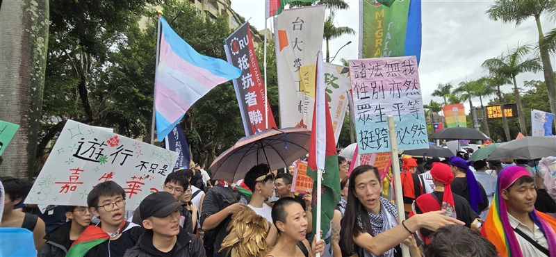 Sejumlah peserta Taiwan Pride 2025 pada Sabtu menyuarakan dukungan untuk Palestina. (Sumber Foto : Resistance United, 25 Oktober 2025)