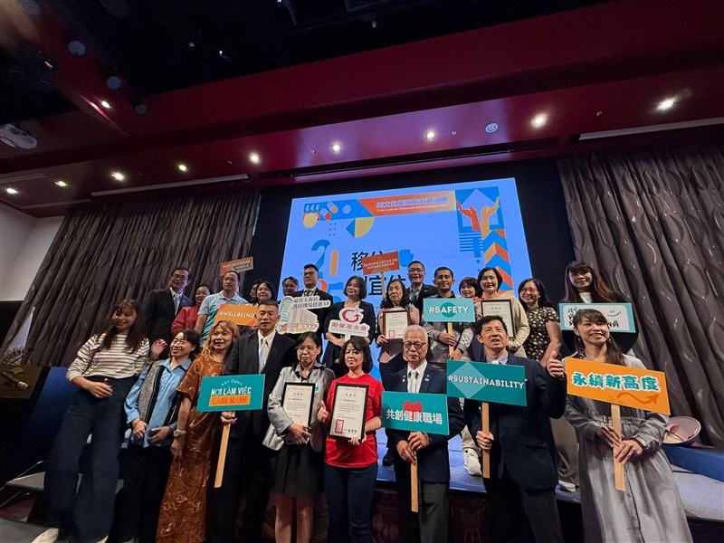 Festival Hidup Sehat dan Budaya Migran yang diselenggarakan oleh The Garden of Hope Foundation (GOH) bertempat di Hotel Fullon MRT A8, Taoyuan, pada Minggu (27/10). (Sumber Foto : KDEI)