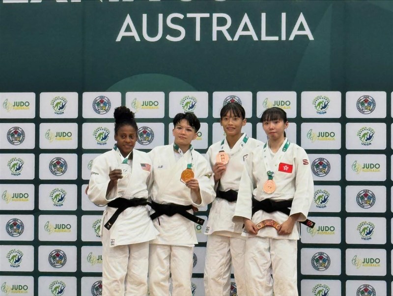 Judoka Taiwan Lin Chen-hao (kedua dari kiri). (Sumber Foto : Facebook Federasi Judo Chinese Taipei, 1 November 2025)