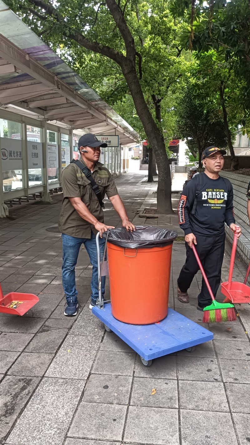 Kerja bakti yang dilakukan Banser ini dilakukan setiap minggu kedua, setiap bulannya. (Sumber Foto : PCINU)