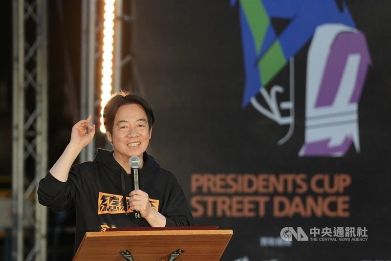 Presiden Lai Ching-te menyampaikan pidato pada upacara penghargaan pada 16 November. (Sumber Foto : CNA, 16 November 2025)