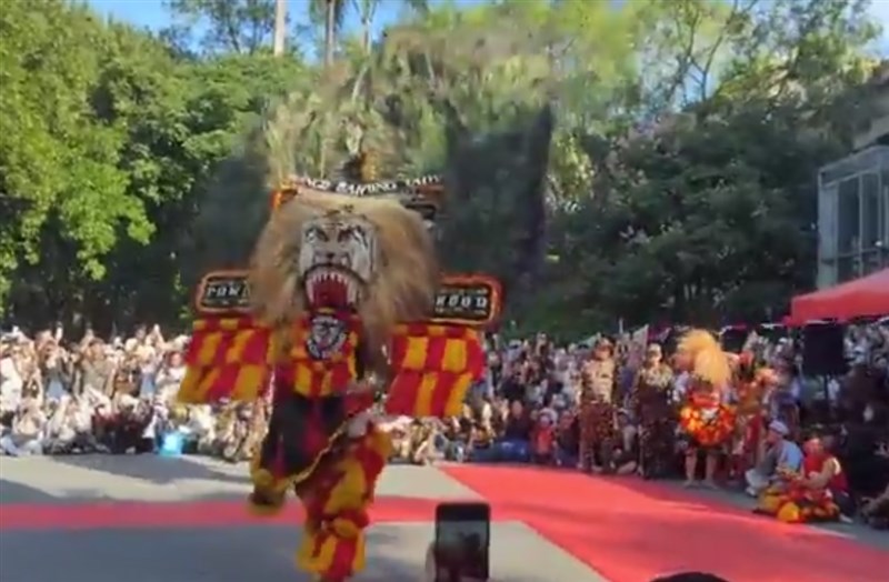 Penampilan Reog yang memukau penonton di acara Formosa Warrior Culture Festival II. (Sumber Foto : CNA, 17 Nov. 2025)