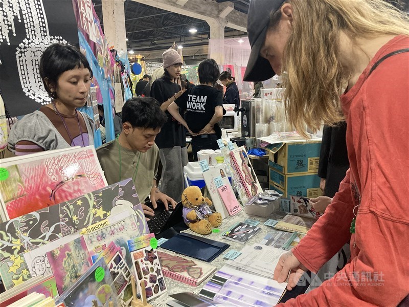 Lapak dari Tiny Studio di Taipei Art Book Fair, Jumat (Sumber Foto: CNA, 21 November 2025)