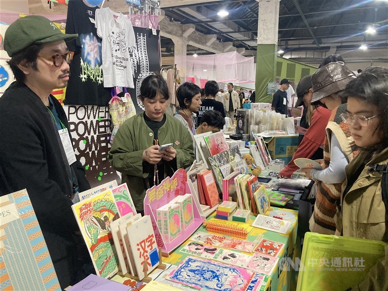 Lapak dari Binatang Press di Taipei Art Book Fair, Jumat. (Sumber Foto: CNA, 21 November 2025)