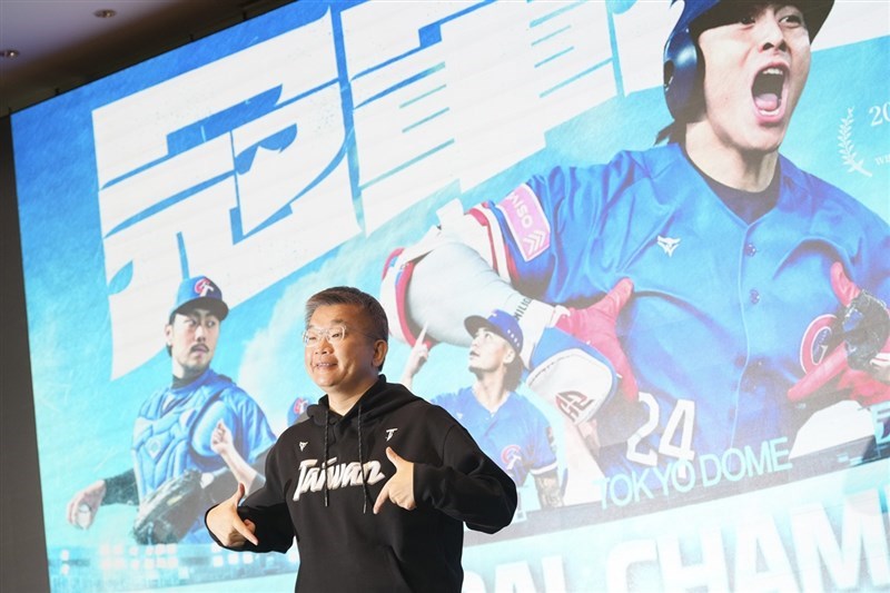 Komisaris CPBL Tsai Chi-chang pada konferensi pers di Taipei. (Sumber Foto : CNA, 24 November 2025)