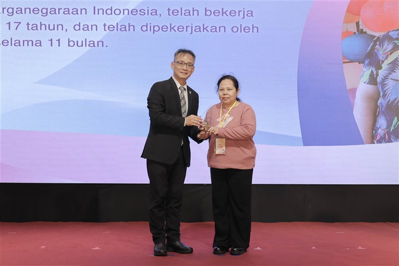 Sutiyani, peraih peringkat pertama penghargaan pekerja migran teladan Taipei. (Sumber Foto : Kantor Pekerja Migran dan Disabilitas Kota Taipei)