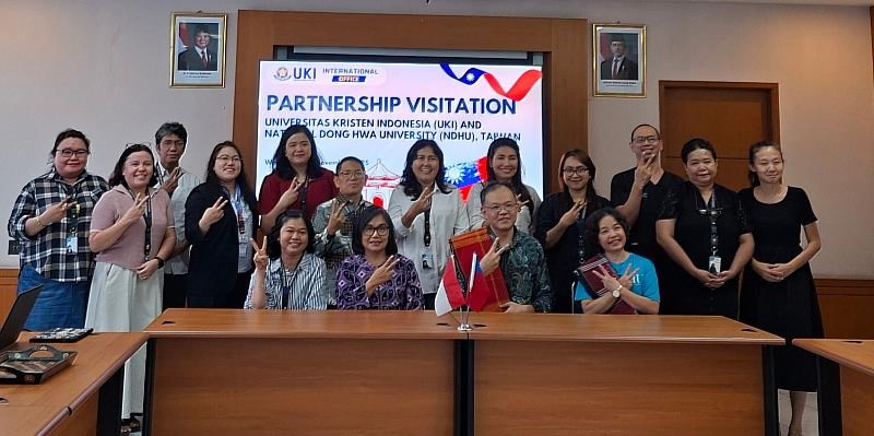 Pertemuan delegasi National Dong Hwa University dengan pihak Universitas Kristen Indonesia. (Sumber Foto : NDHU)