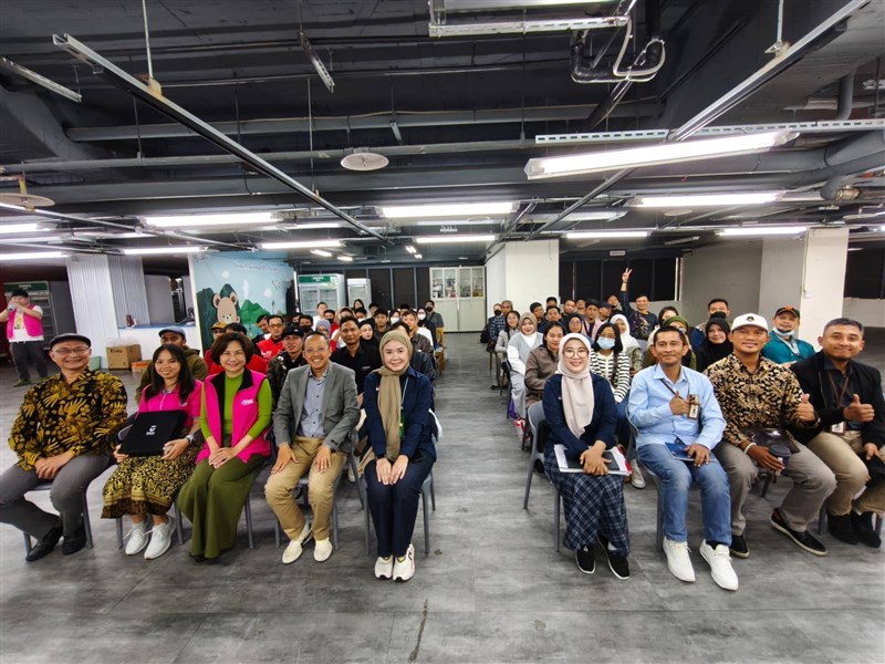 kegiatan Pemberdayaan PMI bertajuk “Cerdas Finansial, Cakap Digital, Unggul dalam AI: Menuju Kemandirian Pasca Finish Kontrak”. (Sumber Foto : KDEI)