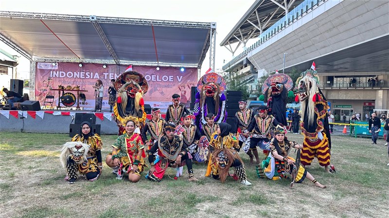 Tim penampilan Reog Ponorogo secara keseluruhan. (Sumber Foto : Himmas UTT).