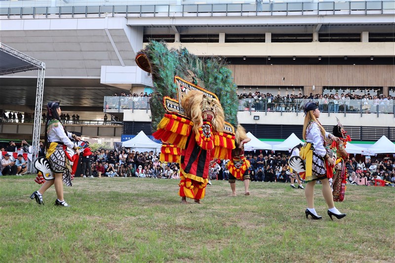 Reog Singo Barong Ponorogo menghiasi acara Indonesia Tempo Doeloe di Taichung. (Sumber Foto : HImmas UTT).