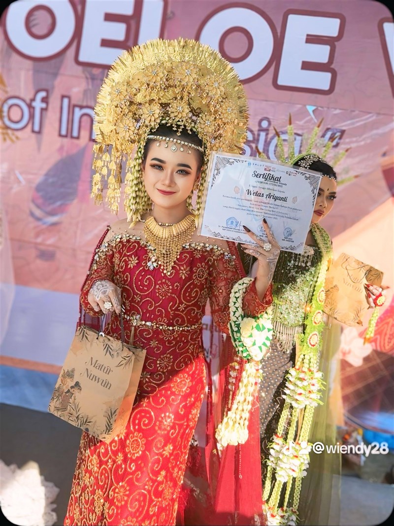 Welas Arianti atau yang akrab disapa Arin mengikuti kegiatan peragaan busana. (Sumber Foto : Arin)