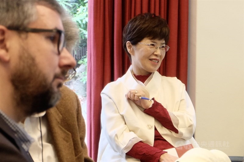 Presiden Taiwan Foundation of Democracy, Liao Da-chi dalam sebuah panel hari Kamis. (Sumber Foto : CNA, 11 Desember 2025)