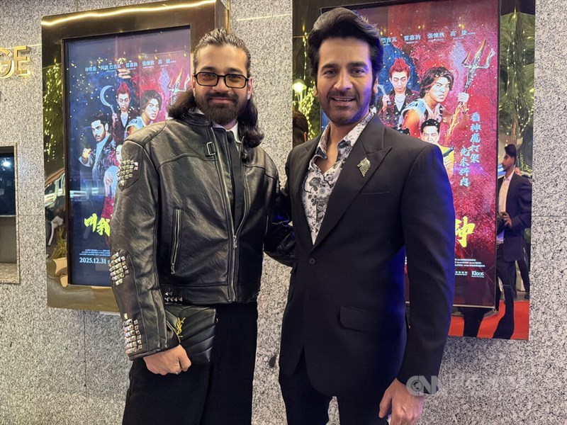 Aktor India Arjan Bajwa (kanan). Foto CNA 13 Desember 2025