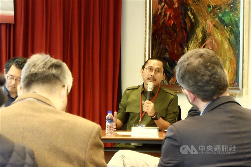 Ketua PBHI, Julius Ibrani dalam forum Taiwan Foundation of Democracy di Taipei. (Sumber foto: CNA)