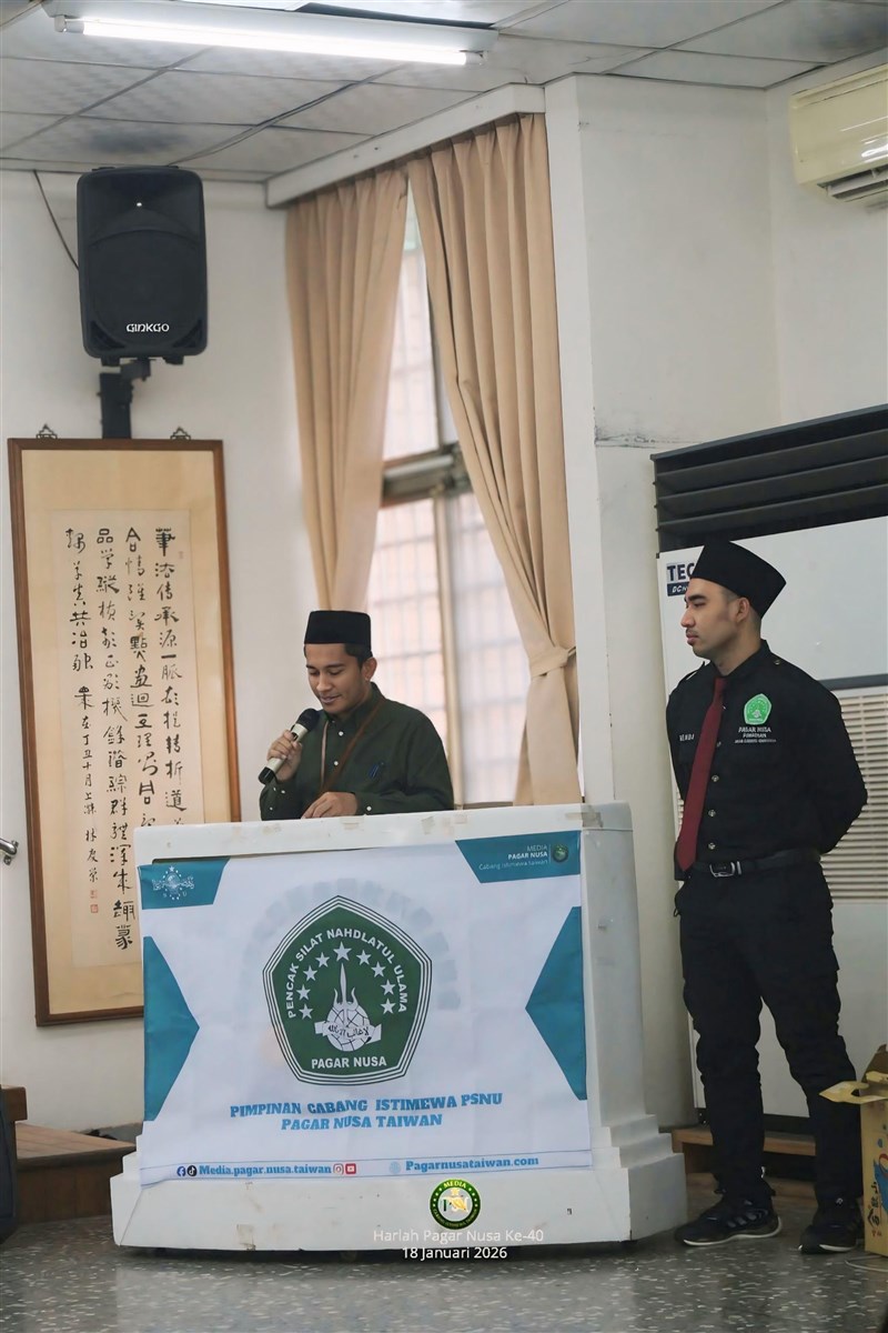 Kata sambutan oleh Kadir (kiri), analis bidang ketenagakerjaan Kantor Dagang dan Ekonomi Indonesia (KDEI) Taipei. (Sumber Foto : Pagar Nusa)