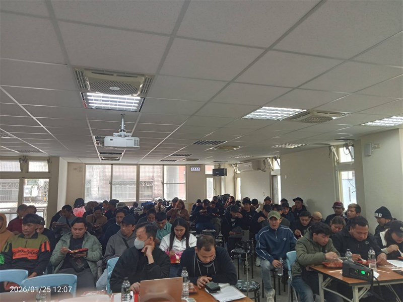 Sebanyak 77 orang hadir yang ingin dimediasi karena mempunyai kasus biaya penempatan berlebih. (Sumber Foto : SEBIMA)