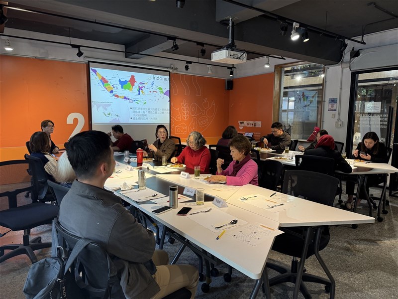 Presentasi tentang Indonesia terlebih dahulu sebelum mengenalkan masakan Indonesia. (Sumber Foto : CNA)