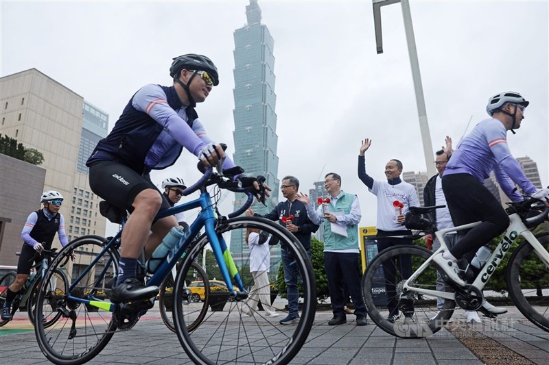 Aksi bersepeda yang digelar HOPE Foundation for Cancer Care. (Sumber Foto : CNA, 2 Februari 2026)