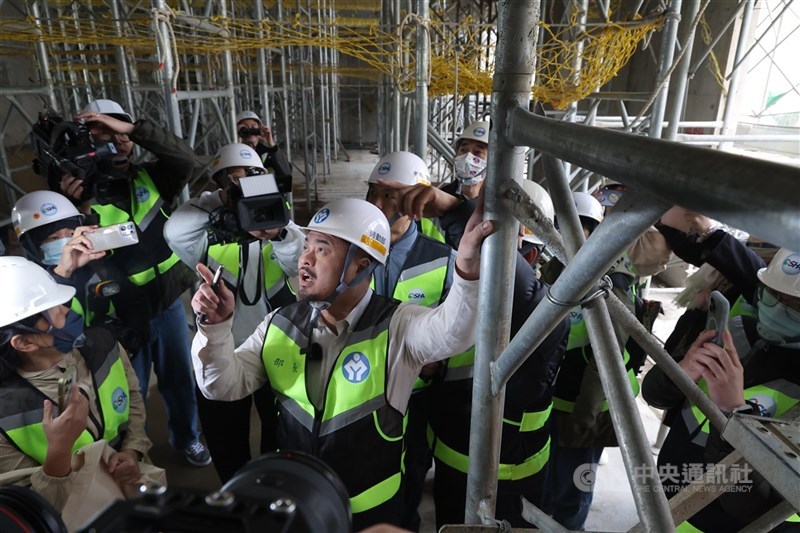 Inspeksi keselamatan kerja di New Taipei, Selasa, dipimpin Menteri Ketenagakerjaan Hung Sun-han (tengah). (Sumber Foto : CNA, 3 Februari 2026)