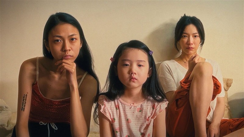 Dari kiri, Ma Shih-yuan, Nina Ye, dan Janel Tsai. (Sumber Foto : Left-Handed Girl Film Production Company Ltd.)