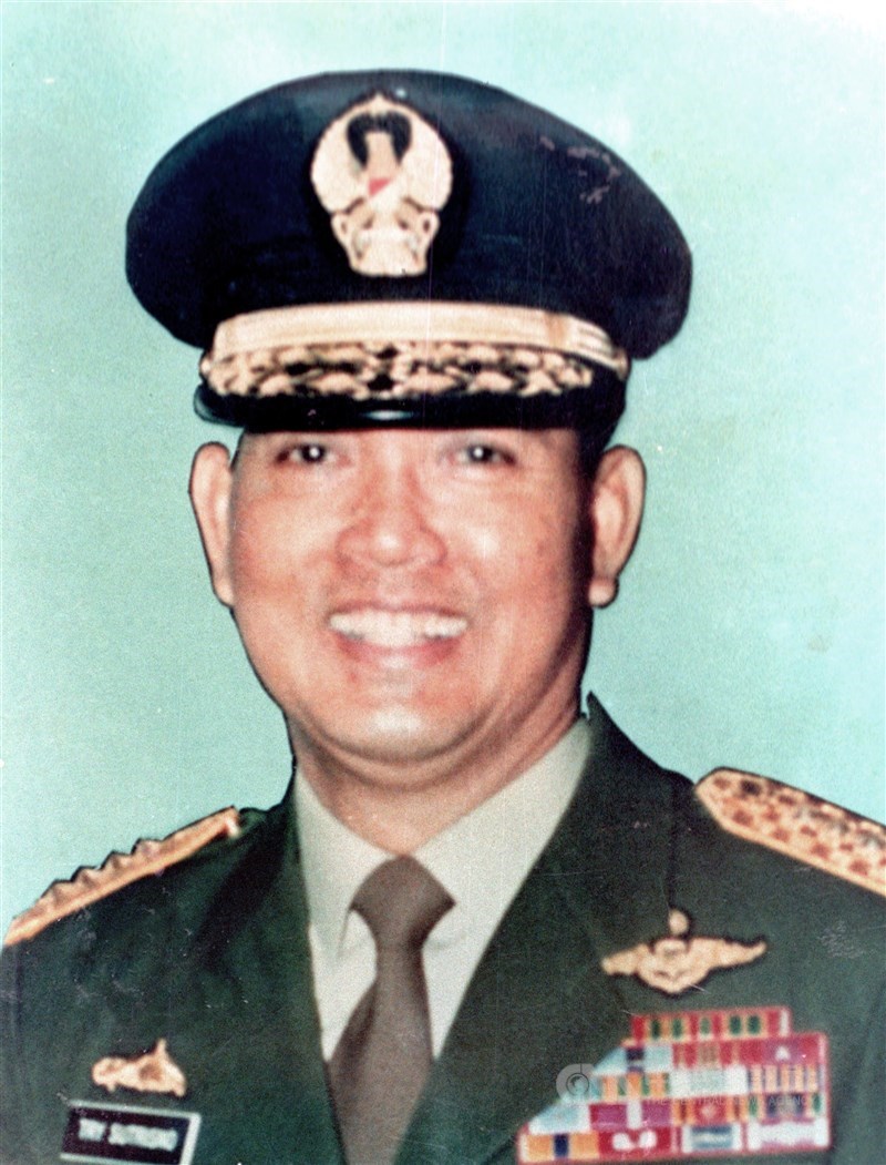 Wakil Presiden Ke-6 Republik Indonesia, Try Sutrisno. (Sumber Foto : Koleksi CNA)