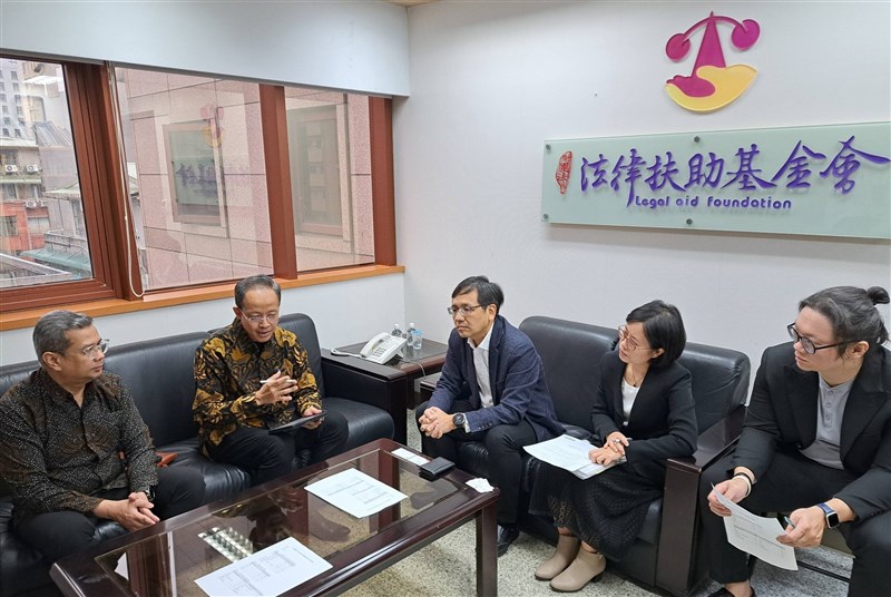 Pada Jumat (6/3) KDEI mengunjungi kantor Legal Aid Foundation untuk membahas mengenai upaya pendampingan hukum bagi WNI. (Sumber Foto : KDEI Taipei)