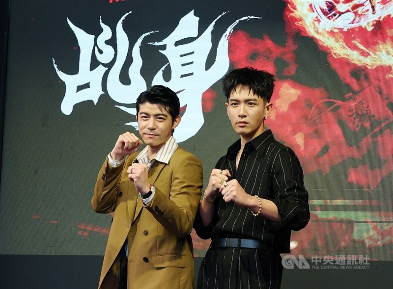 Para aktor utama "Agent from Above", Kai Ko (kanan) dan Jacob Wang (kiri), menghadiri acara pers untuk acara tersebut pada 28 Maret. (Sumber Foto : Dokumentasi CNA)