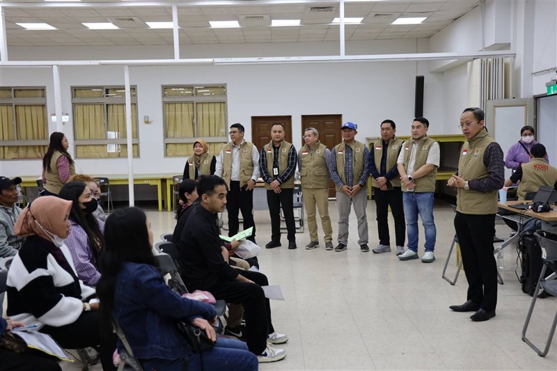 Pada Sabtu (28/3), KDEI mengadakan kegiatan layanan Mobile Service untuk pelayanan penggantian paspor, layanan kekonsuleran dan konsultasi tenaga kerja bagi WNI. (Sumber Foto : KDEI)