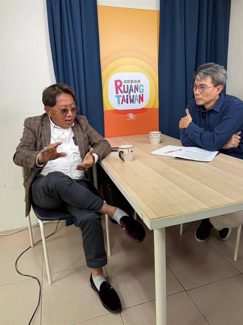 Saiful (kiri) Ketua Umum (Ketum) Asosiasi Perusahaan Penempatan Tenaga Kerja Indonesia (ASPATAKI). (Sumber Foto : Dokumentasi CNA)