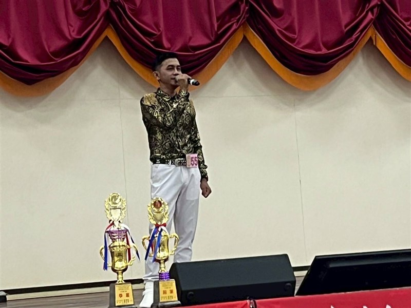 Yuan Roni mengikuti salah satu kejuaraan lomba menyanyi di KOta Taoyuan. (Sumber Foto : Yuan Roni)