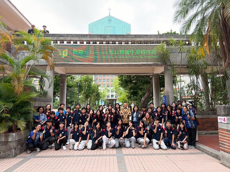 Kunjungan Sekolah Santa Laurensia ke WZU pada 15 April. (Sumber Foto : WZU)