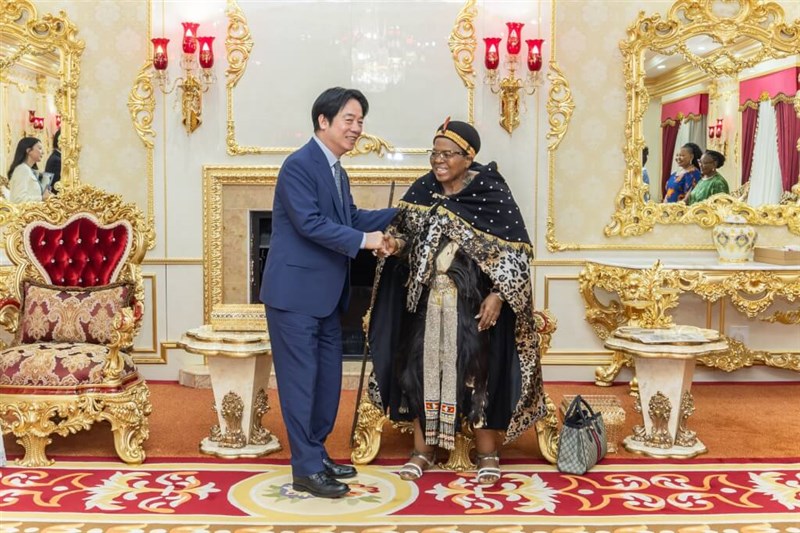 Presiden Lai Ching-te mengunjungi Ratu Ibu Ntombi Tfwala selama kunjungannya ke Eswatini, satu-satunya sekutu Taiwan di Afrika, pada Minggu. (Sumber Foto : Kantor Kepresidenan)