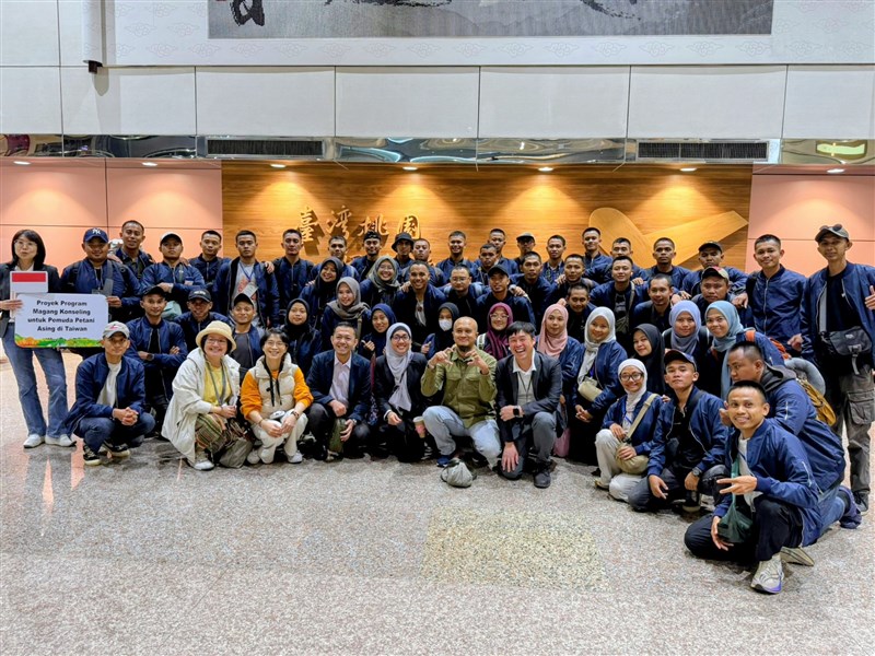 Peserta dari Indonesia yang akan menjalani program magang pertanian di Taiwan. (Sumber Foto : KDEI) 