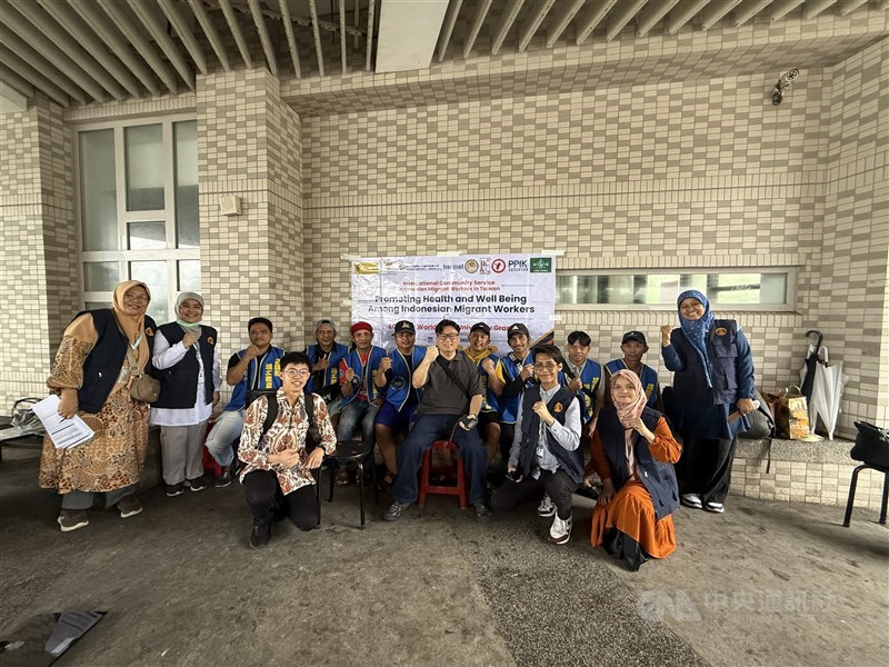 Delegasi dari FIK UI bersama anggota KMFU dan para aktivis berfoto bersama. (Sumber Foto : CNA, 14 Mei 2026).