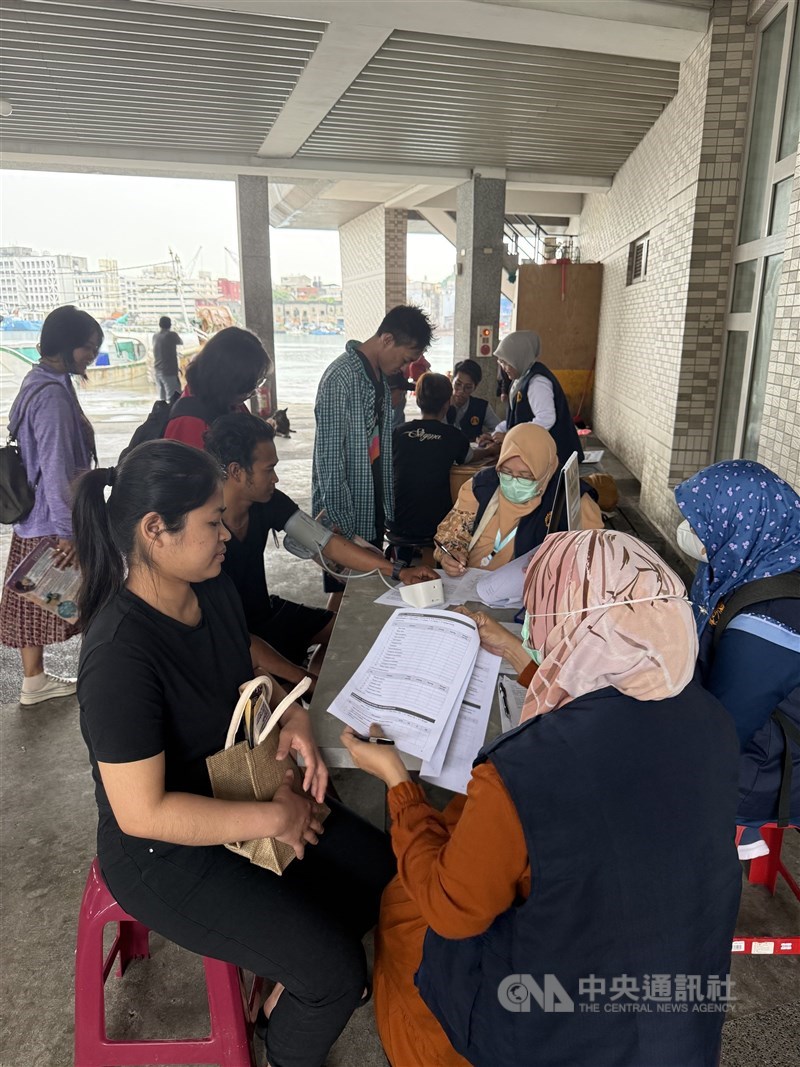 Perawat lansia asal Indonesia ikut serta kegiatan ini. (Sumber Foto : CNA, 14 Mei 2026).