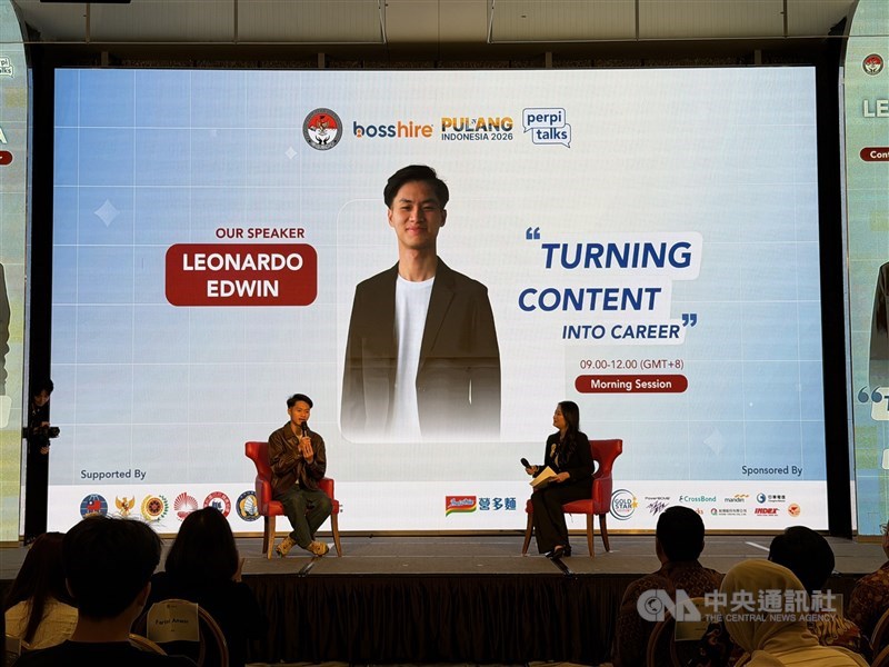 Kreator konten asal Indonesia Leonardo Edwin berbagi pengalamannya dalam dunia media di acara seminar hari Sabtu. (Sumber Foto : CNA, 16 Mei 2026)
