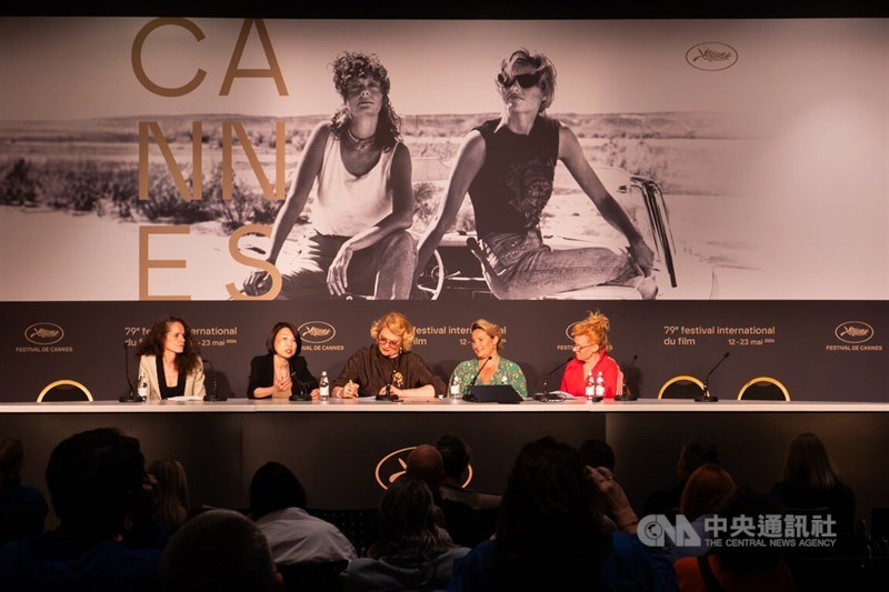 Inisiatif "Shoot the Book!" yang digelar dalam Festival de Cannes ke-79. (Sumber Foto : CNA, 16 Mei 2026)