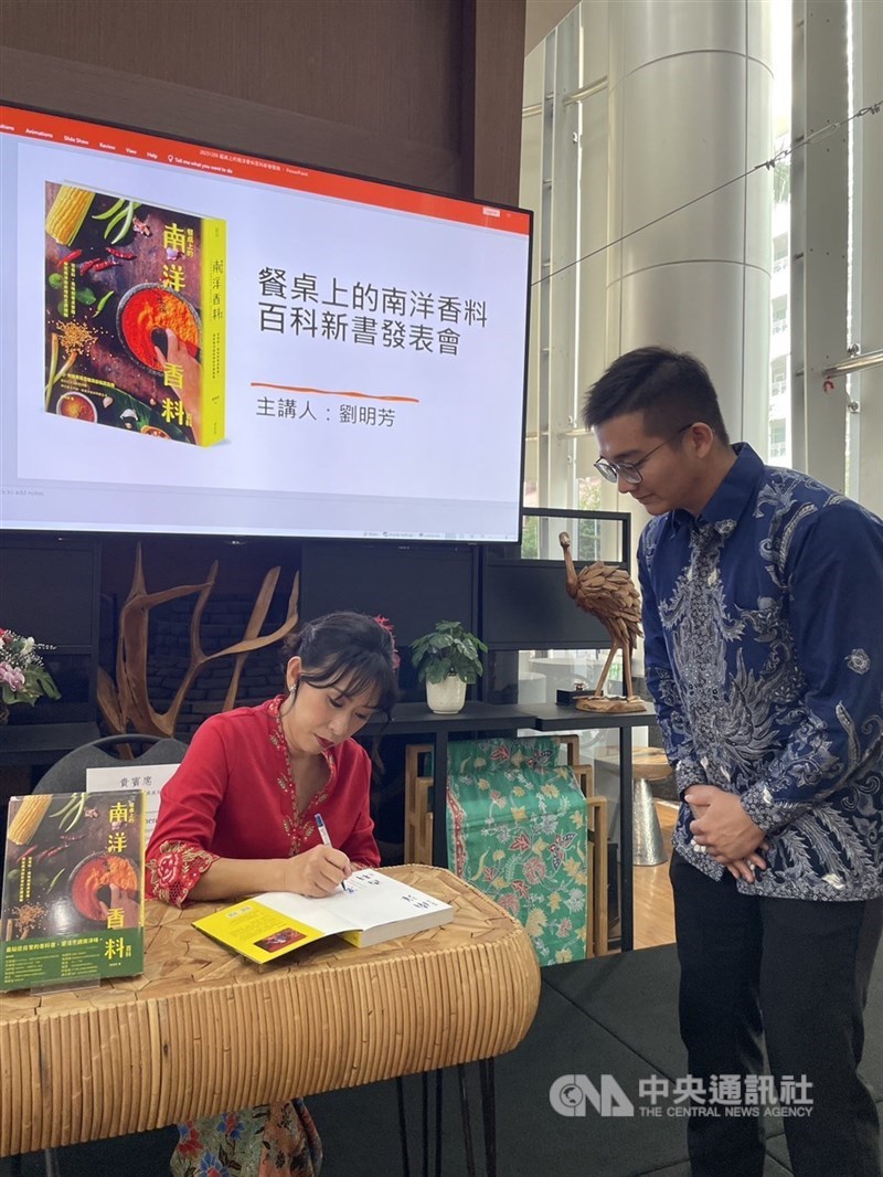 Teresa Liu dalam acara peluncuran buku "Southeast Asian Spices (餐桌上的南洋香料百科)" (Sumber Foto : Dokumentasi CNA)