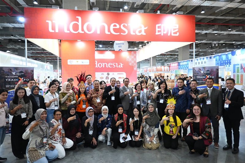 Sekitar 20 lebih pelaku usaha dari Indonesia yang tergabung di paviliun Indonesia. (Sumber Foto : KDEI)