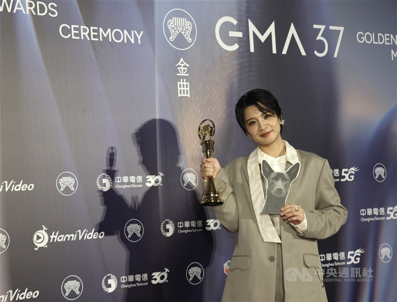 Huang Yu Han, peraih penghargaan Album Hakka Terbaik GMA ke-37. (Sumber Foto : CNA, 27 Juni 2026)