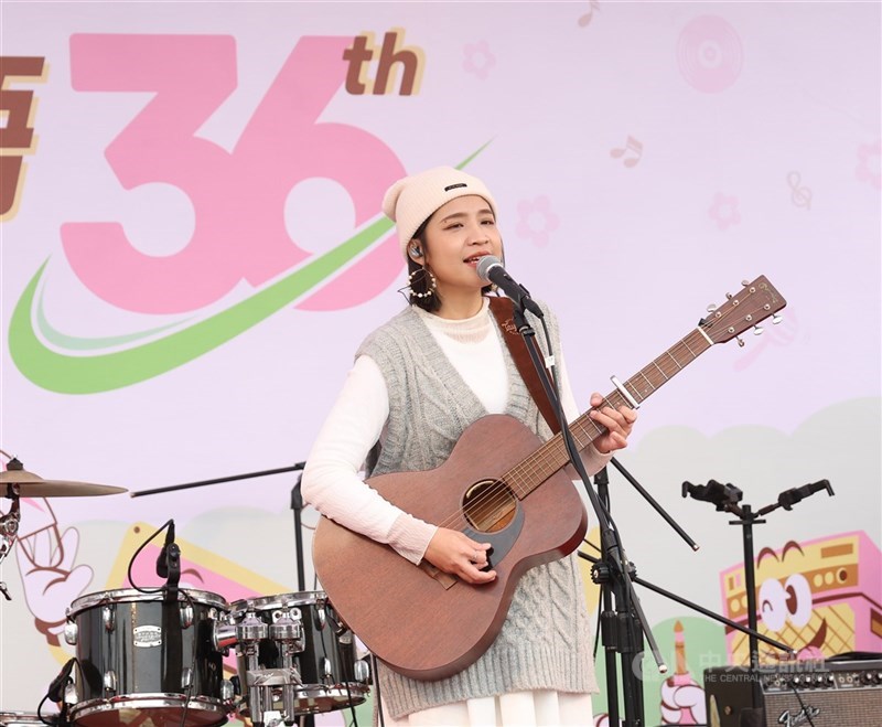 Huang Yu Han di sebuah festival musik Hakka di National Sun Yat-sen Memorial Hall pada akhir 2024. (Sumber Foto : Dokumentasi CNA)